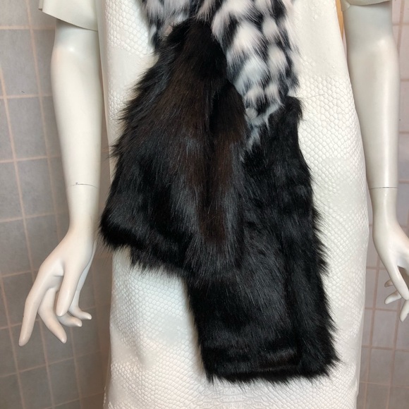 CeLeste by Bibhu Faux Fur Boa - Picture 3 of 6